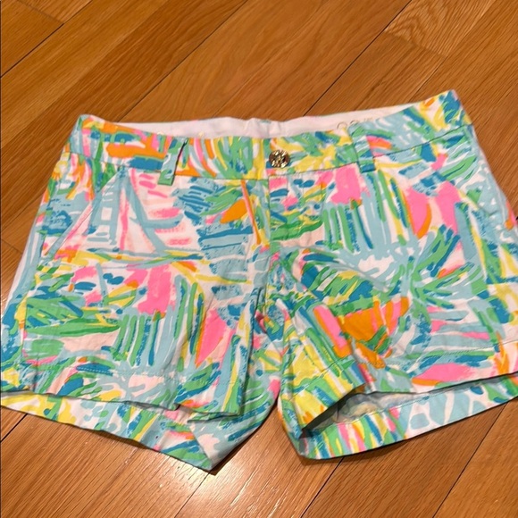 Lilly Pulitzer Pants - Lilly Pulitzer the Callahan short 5’ inseam size 00 .